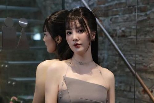 Showbiz 2/9: Á hậu Thụy Vân mệt mỏi vì tin ly hôn chồng