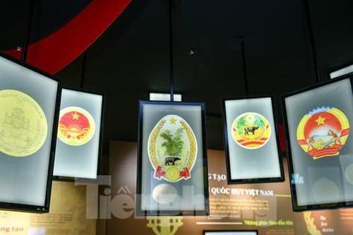 Chiêm ngưỡng 112 bản phác thảo Quốc huy Việt Nam, bảo vật quốc gia tại Hà Nội