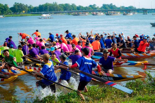 Huế: Sôi nổi giải đua ghe truyền thống lần thứ 34
