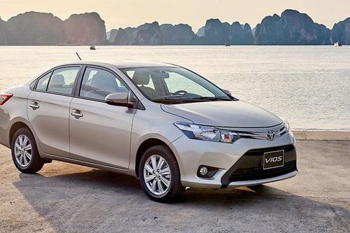 Loạt ô tô cũ số tự động giá 300 triệu đồng vẫn còn 'chất'