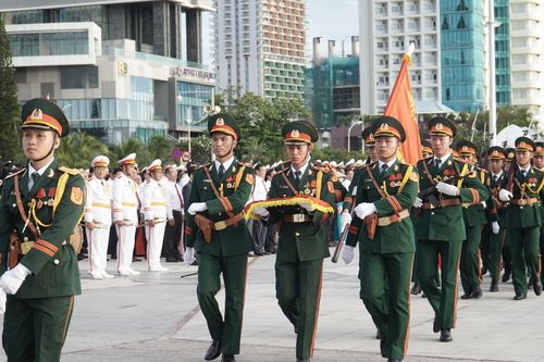 700 người tham dự lễ thượng cờ chào Quốc khánh tại Nha Trang