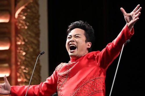Ca sĩ Tùng Dương thăng hoa hết mình khi hát 'Đất nước lời ru'