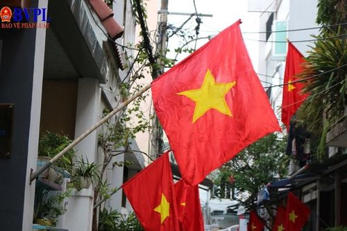 Đường phố Đà Nẵng rực rỡ sắc cờ hoa chào mừng ngày Quốc khánh