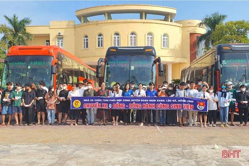 3 'Chuyến xe 0 đồng' lăn bánh đưa sinh viên Hà Tĩnh ra Hà Nội nhập học