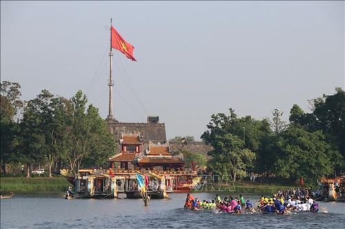 Thừa Thiên - Huế: Sôi nổi giải đua ghe truyền thống