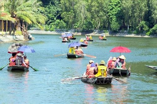 Bến đò Đình Các - Tam Cốc hoạt động trở lại