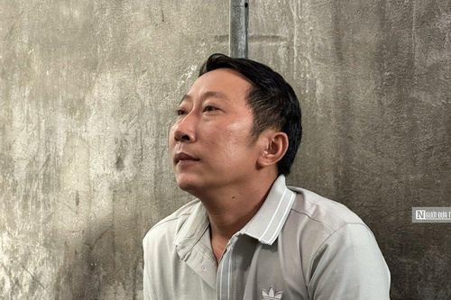 Vụ cháy ở Bình Thuận: Nước mắt người đàn ông khi không cứu được vợ con