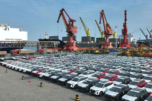 Trung Quốc lần đầu vượt Nhật Bản trở thành nước xuất khẩu xe hơi đứng đầu thế giới