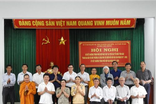 Chư Prông: Các tôn giáo ký kết chương trình phối hợp bảo vệ môi trường