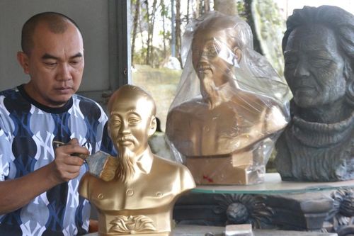 Khắc ghi công ơn Bác Hồ
