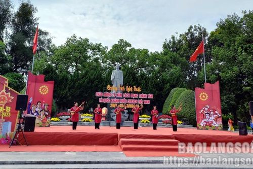 Hàng nghìn người tham gia giao lưu dân ca 'vui tết độc lập'