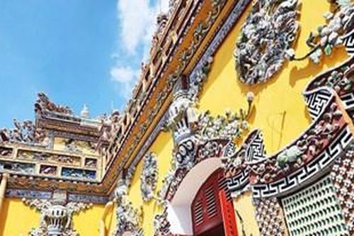 Thận trọng & tôn trọng sử liệu từ nhiều nguồn