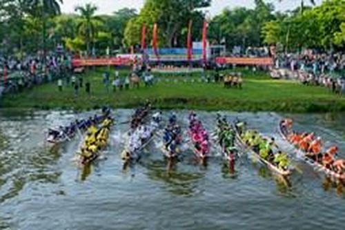 Sôi nổi ngày hội đua ghe truyền thống lần thứ 34 mừng Quốc khánh