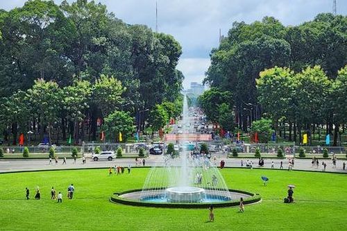 Nhiều người dân Thành phố Hồ Chí Minh lựa chọn Dinh Độc Lập là điểm đến dịp 2/9