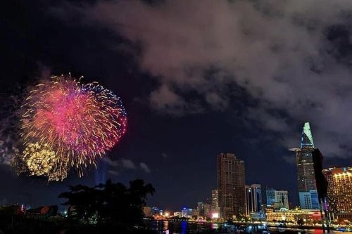 TPHCM: Mãn nhãn màn pháo hoa chào mừng ngày Quốc khánh 2-9