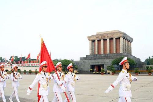 Trang nghiêm lễ chào cờ tại Quảng trường Ba Đình