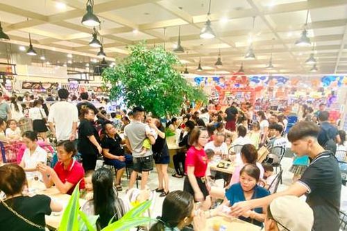 Trung tâm thương mại, siêu thị đông nghịt khách