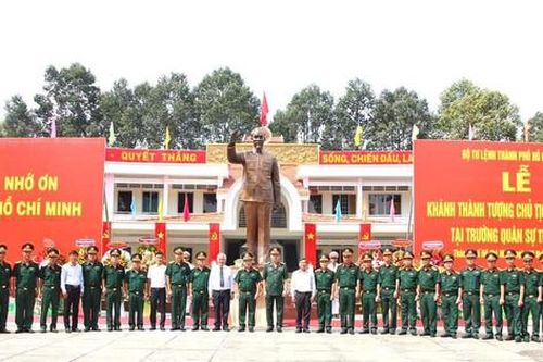 TP Hồ Chí Minh: Khánh thành tượng Chủ tịch Hồ Chí Minh tại Trường Quân sự thành phố