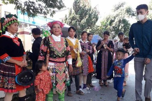 Người dân vui Tết Độc lập ở huyện vùng biên Mường Lát