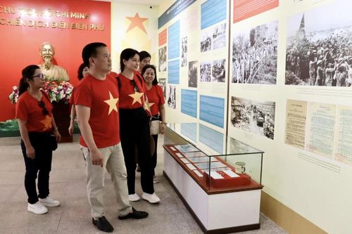 Trưng bày chuyên đề 'Chủ tịch Hồ Chí Minh với chiến dịch Điện Biên Phủ'