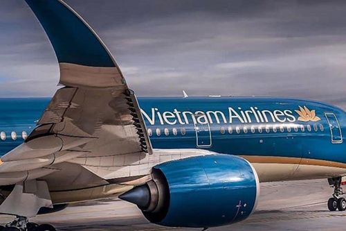Hàng loạt chuyến bay phải hủy vì bão Haikui