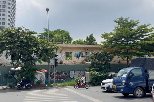 Loạt khu 'đất vàng' ở Hà Nội bị chủ đầu tư bỏ hoang