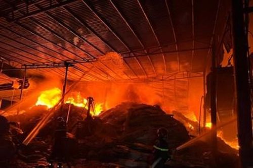 Hải Phòng: Hỏa hoạn bùng phát trong đêm, thiêu rụi hơn 1.000m2 nhà xưởng