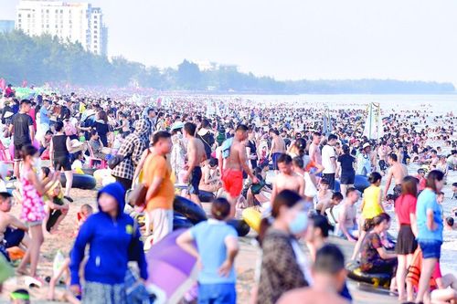 Rộn ràng 2 ngày nghỉ lễ đầu tiên