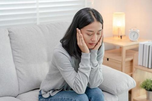 Vì sao phụ nữ khó vượt qua nỗi đau chia tay?
