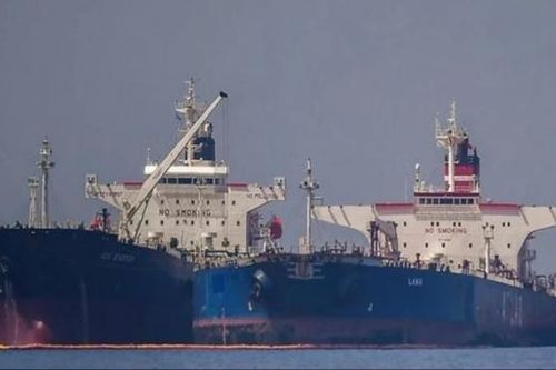 Hải quân Iran bắt giữ tàu 'chở lậu' nhiên liệu ở vùng Vịnh