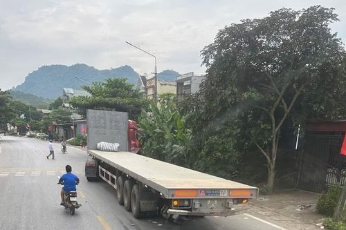 Vụ va chạm giao thông hy hữu tại km72+600 quốc lộ 2