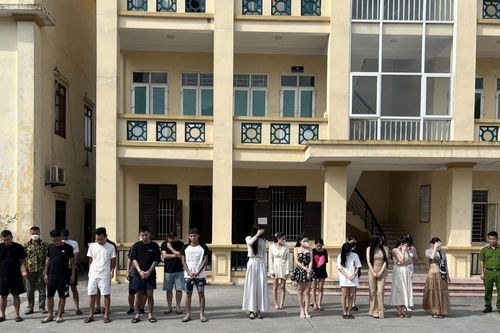 Phát hiện 21 thanh niên 'bay lắc' trong nhà nghỉ, 19 người dương tính với ma túy