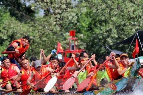 Kịch tính giải đua thuyền trên sông Rào Cái