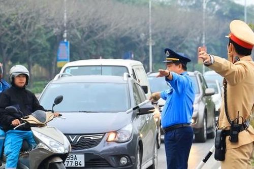 Thanh tra giao thông Hà Nội: Đảm bảo trật tự an toàn giao thông, xóa nhiều 'bến cóc', 'bến tạm'