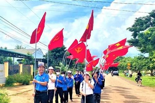 Khơi dậy niềm tự hào dân tộc trên những đường cờ thanh niên