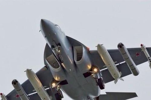 Iran nhận máy bay huấn luyện Yak-130 đầu tiên từ Nga