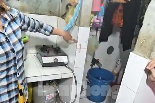 Bắt khẩn cấp kẻ vũ phu chích điện, đâm dao vào vùng kín người vợ