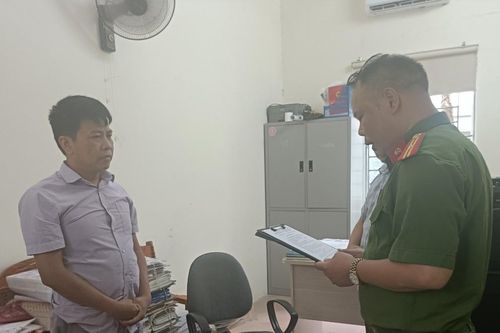 Bắt cán bộ Văn phòng Đăng ký đất đai huyện Trùng Khánh