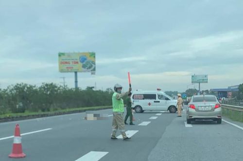 Ô tô đâm tử vong người đi bộ trên cao tốc Hà Nội - Thái Nguyên