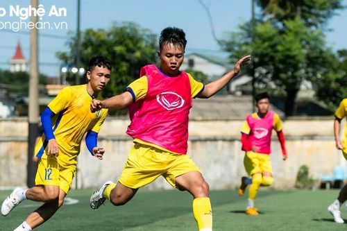 Các cầu thủ trẻ Sông Lam Nghệ An sẽ được nhận phụ cấp sau kỳ nghỉ lễ