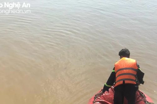 Tìm kiếm nam thanh niên bỏ lại xe máy trên cầu Bến Thủy 2 rồi mất tích