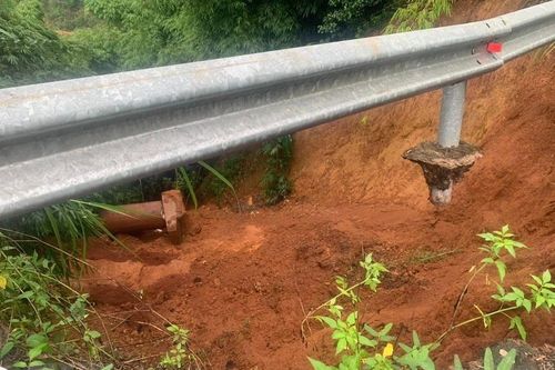 Sạt lở nghiêm trọng trên tuyến đường nối Bình Phước và Lâm Đồng