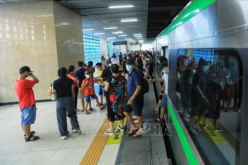 Đông đảo người dân trải nghiệm đi tàu điện Cát Linh - Hà Đông dịp nghỉ lễ 2/9
