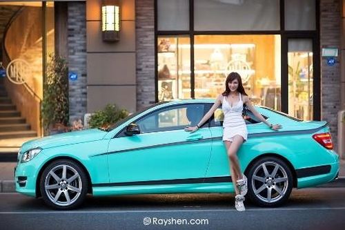 Người đẹp khoe sắc bên Mercedes