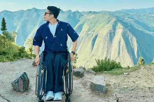 Chàng trai liệt nửa người vẫn phượt xuyên Việt, hành trình khiến bao người khâm phục