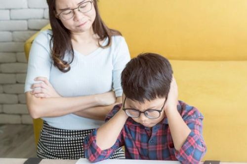 Nhiều trẻ 'học trước quên sau' thì ra vì cha mẹ đã vô tình phạm phải 3 thói quen xấu