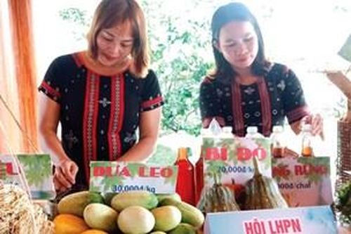 Phụ nữ vùng cao hùn vốn khởi nghiệp