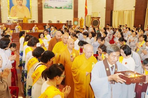 Khóa tu Ngày an lạc tại Việt Nam Quốc Tự 'Vu lan và đạo làm con'