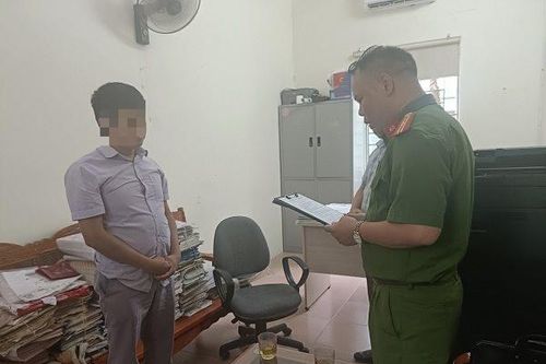 Khởi tố một cán bộ có hành vi giả mạo trong công tác