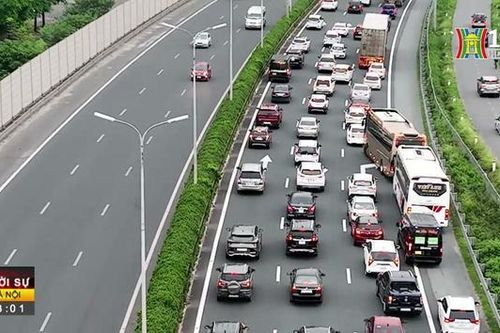 Chưa hết nghỉ lễ, giao thông cửa ngõ đã ùn tắc